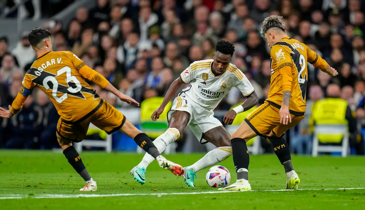 Real Madrid gagal menaklukkan tamunya Rayo Vallecano pada pekan ke-12 LaLiga 2023/2024, Senin dini hari WIB (6/11/2023). Bermain di Santiago Bernabeu, Los Blancos hanya mampu bermain imbang 0-0. (AP Photo/Manu Fernandez)