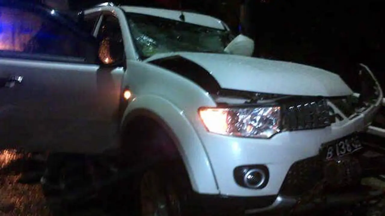 pajero-tabrak-140215a.jpg