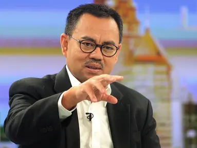 Menteri ESDM Sudirman Said ketika menjadi narasumber untuk Liputan6 di SCTV Tower, Jakarta, Rabu (4/5). Dalam kesempatan tersebut, Sudirman Said membeberkan program Indonesia Terang dan strategi perkembangan energi yang modern. (Liputan6.com/Angga Yuniar)