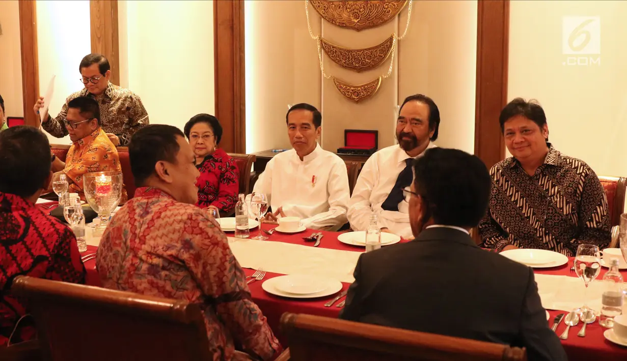 Presiden RI, Joko Widodo (kedua kanan) melakukan pertemuan dengan pimpinan partai politik pendukung di Pilpres 2019, Jakarta, Kamis (9/8). Pertemuan membahas koalisi jelang pendaftaran bakal Capres/Cawapres Pilpres 2019. (Liputan6.com/Helmi Fithriansyah)