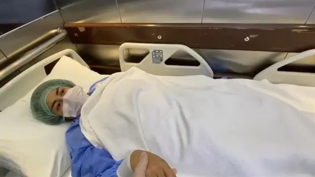 7 Potret Cinta Penelope Terbaring Di Rumah Sakit Usai Jalani Operasi di Turki