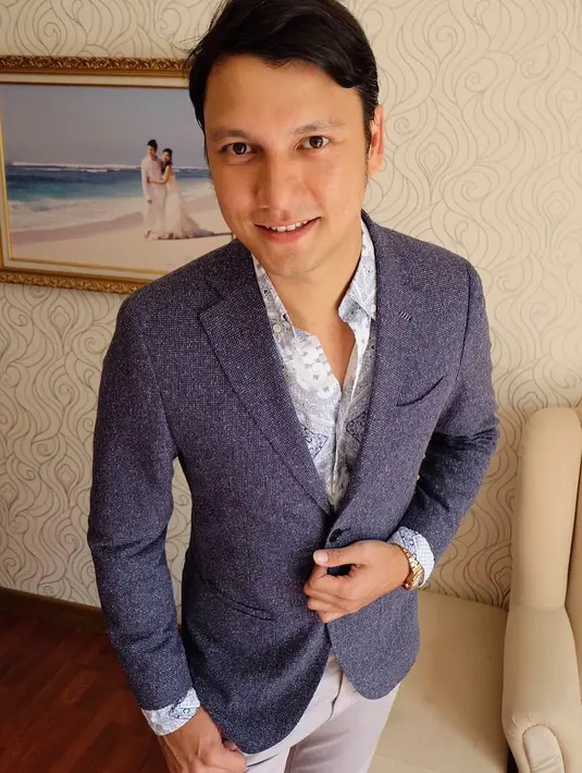 Sebagai seorang aktor, ternyata Christian Sugiono tak ingin asal dalam menerima tawaran bermain film. Ia akan mempertimbangkan sejumlah hal terkait dengan film horor yang ditawarkannya nanti. (Instagram/csugiono)