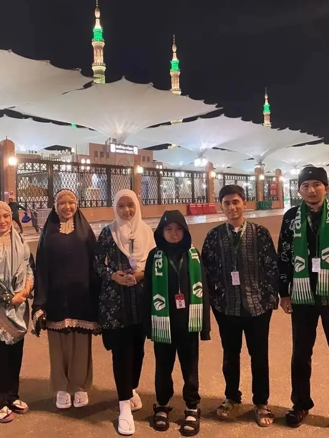 Nikmati Akhir Tahun Bareng, Ini 7 Potret Tiara Andini dan Alshad Ahmad Jalani Umrah