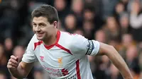 Gerrard: Suarez Bisa Saingi Messi dan Ronaldo