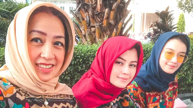 7 Potret Kimberly Ryder saat Pakai Hijab, Banjir Pujian
