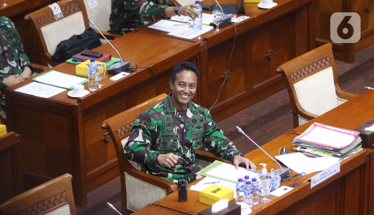 KSAD Jenderal TNI Andika Perkasa bersiap untuk menjalani uji kelayakan dan kepatutan calon Panglima TNI di gedung DPR, Jakarta, Sabtu (6/11/2021). Andika Perkasa diajukan Presiden Joko Widodo sebagai Panglima TNI menggantikan Marsekal Hadi Tjahjanto yang pensiun bulan ini (Liputan6 com/Angga Yuniar)