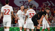 AS Roma menjalani laga terakhirnya dalam rangkaian pramusim 2022/2023 dengan hasil memuaskan saat menang telak 5-0 atas Shakhtar Donetsk di Olimpico Stadium, Roma, Senin (8/8/2022) dini hari WIB. Rekrutan anyar asal Juventus, Paulo Dybala memiliki peran sentral dalam laga tersebut. (AFP/Isabella Bonotto)