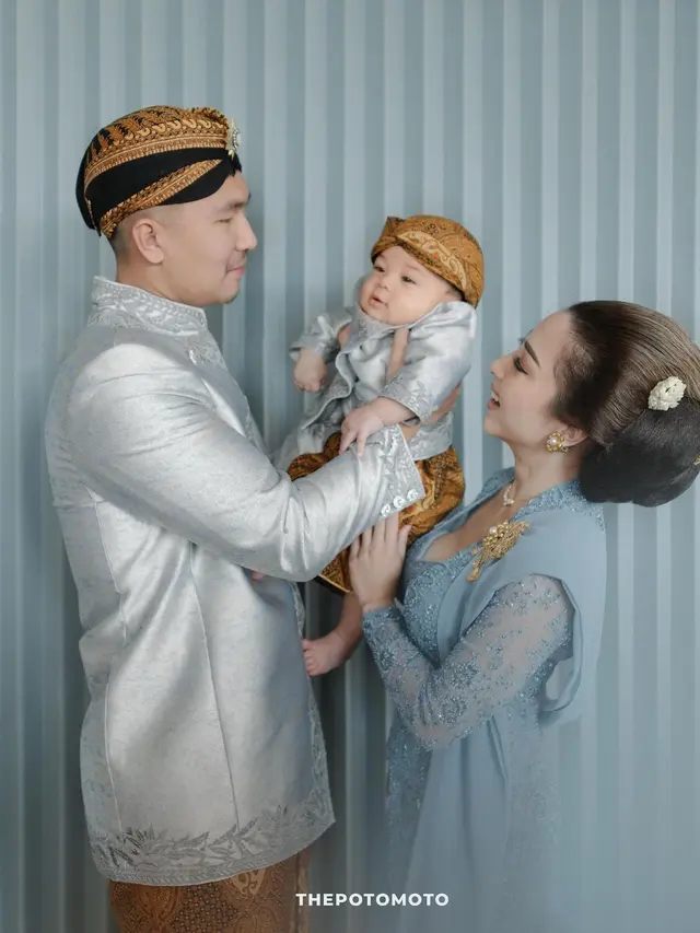 Nikita Willy bersama Indra Priawan dan Baby Issa. (Foto: The Potomoto dari Instagram @nikitawillyofficial94)
