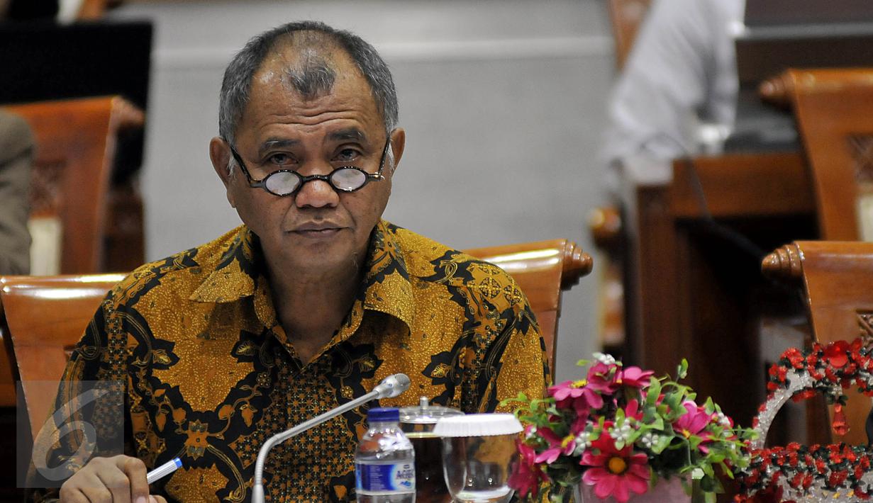 Ketua KPK Agus Raharjo saat mengikuti rapat dengar pendapat (RDP) dengan Komisi III DPR RI di Kompleks Parlemen, Jakarta, Rabu (27/1/2016). Rapat bersama pimpinan KPK ini terkait legislasi dan pengawasan. (Liputan6/Johan Tallo)