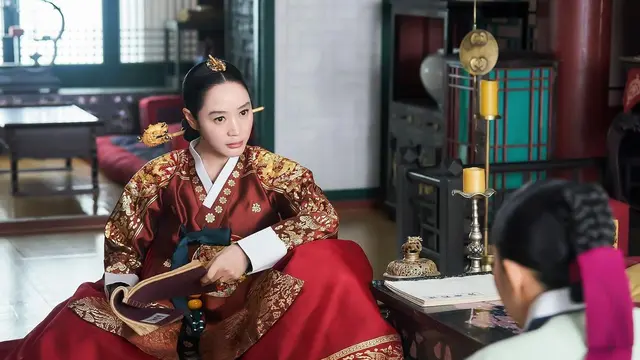 The Queen's Umbrella. (tvN via Soompi)