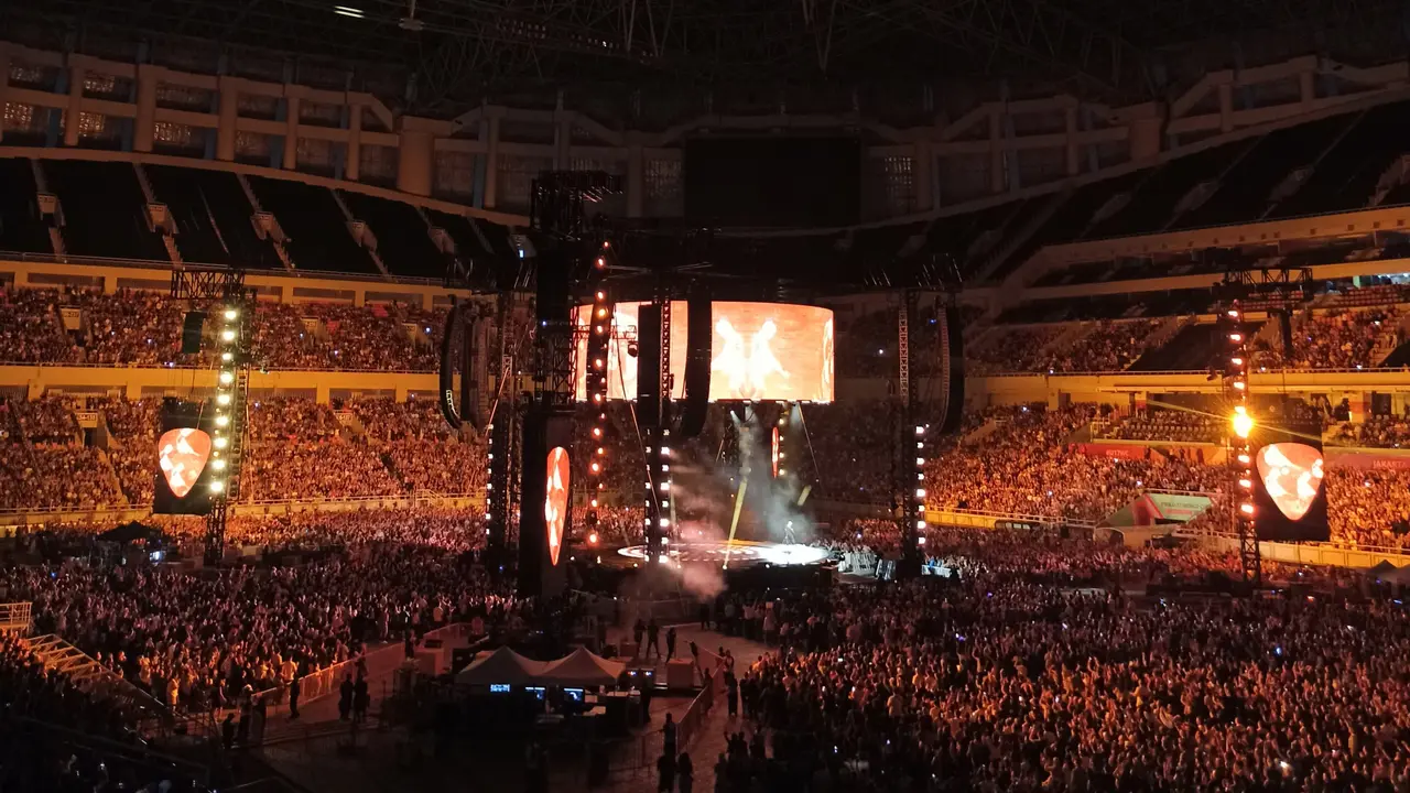 Konser Ed Sheeran bertajuk +-=÷x Tour atau The Mathematics Tour digelar di Jakarta, Sabtu (2/3/2023). [Foto: Lanny Kusuma/Fimela]
