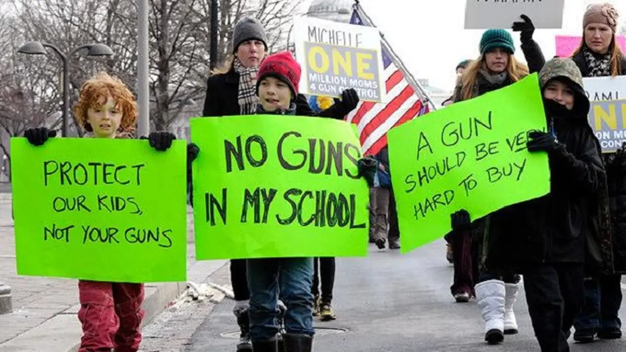 Protes penggunaan senjata api yang memakan korban anak-anak yang terjadi di Amerika Serikat tahu 2015 (AFP)