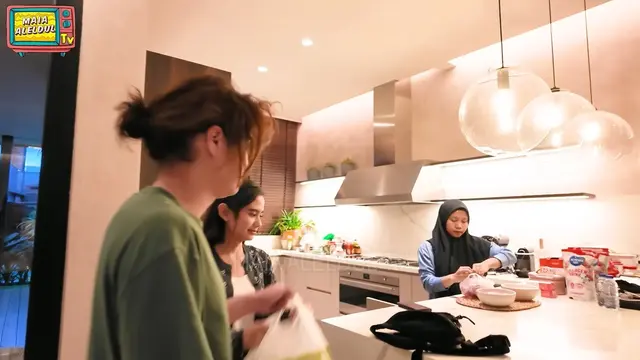 Potret Dapur dan Ruang Makan Rumah Maia Estianty