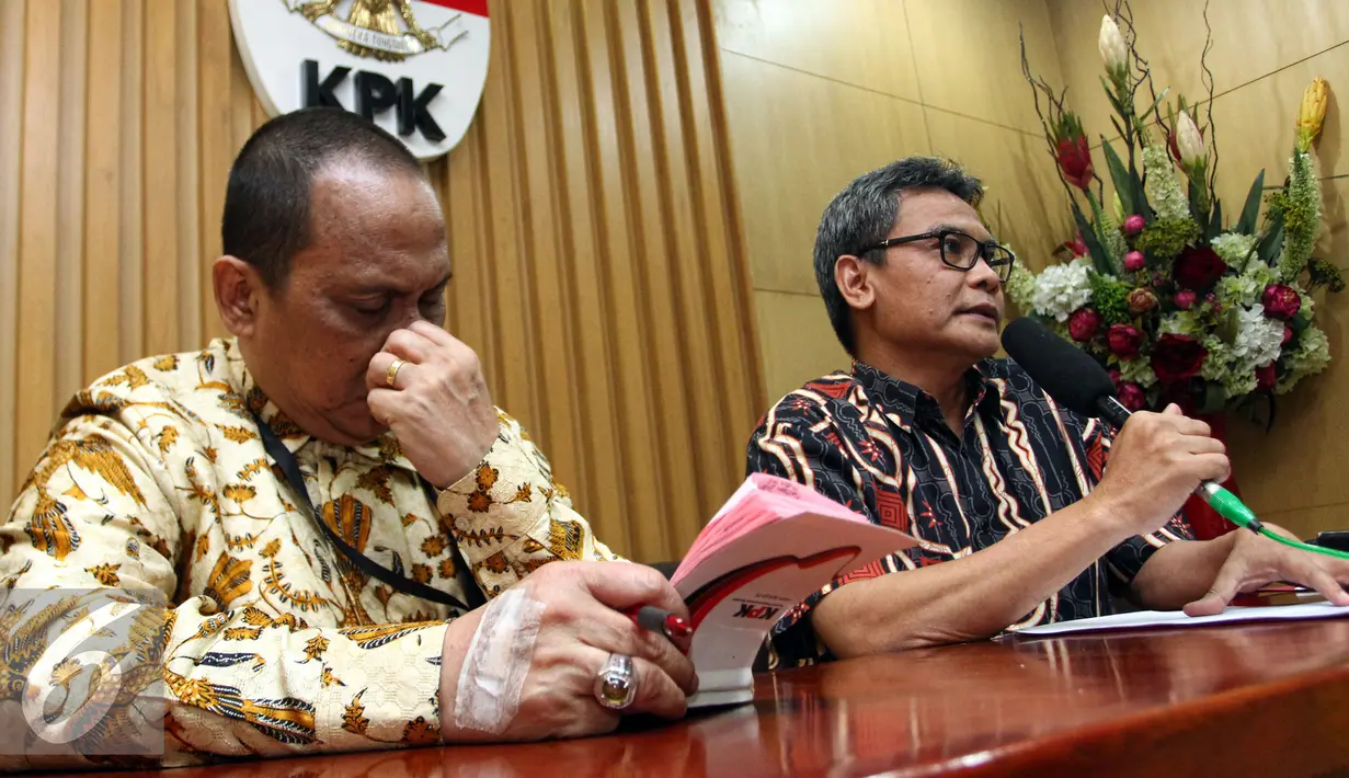 Ketua Plt Pimpinan KPK, Johan Budi saat konfrensi pers di Gedung KPK, Jakarta, Jumat (21/8/2015). KPK menetapkann ketua dan tiga wakil ketua DPRD Kabupaten Musi Banyuasin sebagai tersangka kasus suap pembahasan Rancangan APBD. (Liputan6.com/Yoppy Renato)