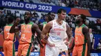 Timnas Basket Spanyol yang berstatus juara bertahan tak menemui kesulitan berarti saat memainkan laga pertama Grup G Piala Dunia FIBA 2023 menghadapi Pantai Gading di Indonesia Arena, Senayan, Jakarta, Sabtu (26/08/2023). Tim Matador membekuk Pantai Gading dengan keunggulan 30 poin di akhir laga, 94-64. Willy Hernangomez menjadi pemain dengan torehan angka terbanyak di kubu Spanyol dengan mengemas total 22 poin. (Bola.com/Bagaskara Lazuardi)