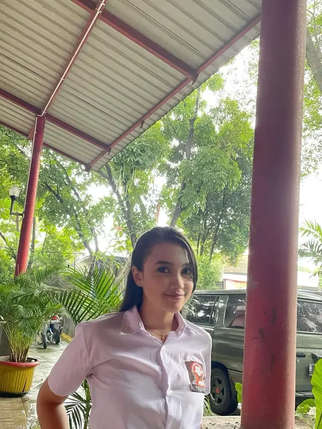 Jadi Antagonis di Sinetron Suster El, Ini 6 Potret Keluarga Kecil Anjani Dina