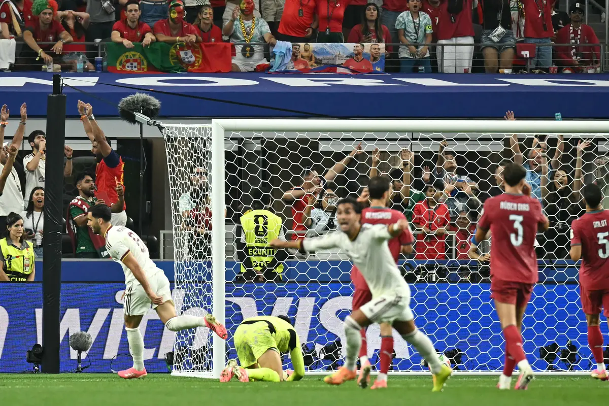 Pemain Spanyol merayakan gol Mikel Merino ke gawang Portugal di babak 16 besar Piala Dunia 2026