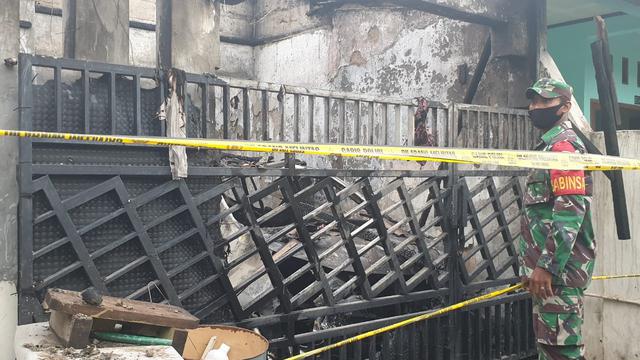 Kondisi rumah di Blok B Perumahan Bumi Permai Sentosa, Legok, Kabupaten Tangerang yang terbakar