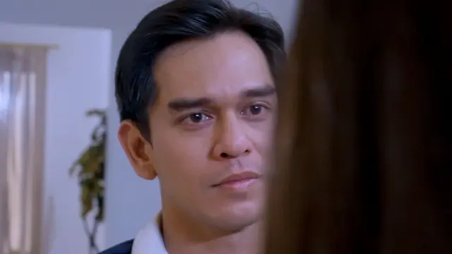 Di Antara Dua Cinta