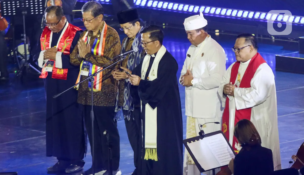 Presiden Prabowo Subianto juga menyampaikan bahwa merayakan Natal ini sebagai bagian kehidupan kita, sebagai bagian kepribadian kita, bahwa bangsa Indonesia adalah bangsa yang beragam, penuh perbedaan, berbhineka tapi satu tujuan, satu keinginan, yaitu keinginan kehendak untuk hidup rukun. (Liputan6.com/Herman Zakharia)