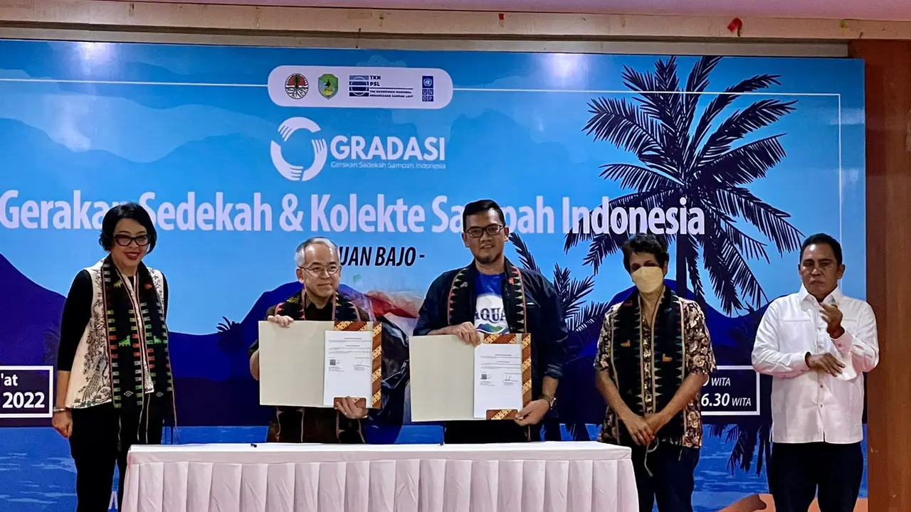 Danone-AQUA menandatangani nota kesepahaman (MoU) dalam mendukung program Gerakan Sedekah dan Kolekte Sampah Indonesia (GRADASI)