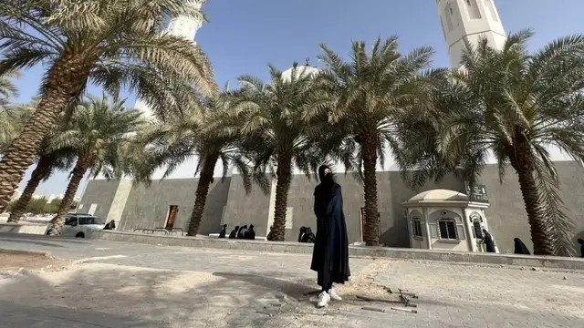 5 Momen Lulu Tobing Umroh Pertama Kali Usai Mualaf, Tampil Berhijab