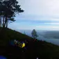 Pesona pagi di Bukit Pusuk Buhit, Pulau Samosir, Sumatera Utara, berlatar Danau Toba. (Liputan6.com/Reza Efendi)