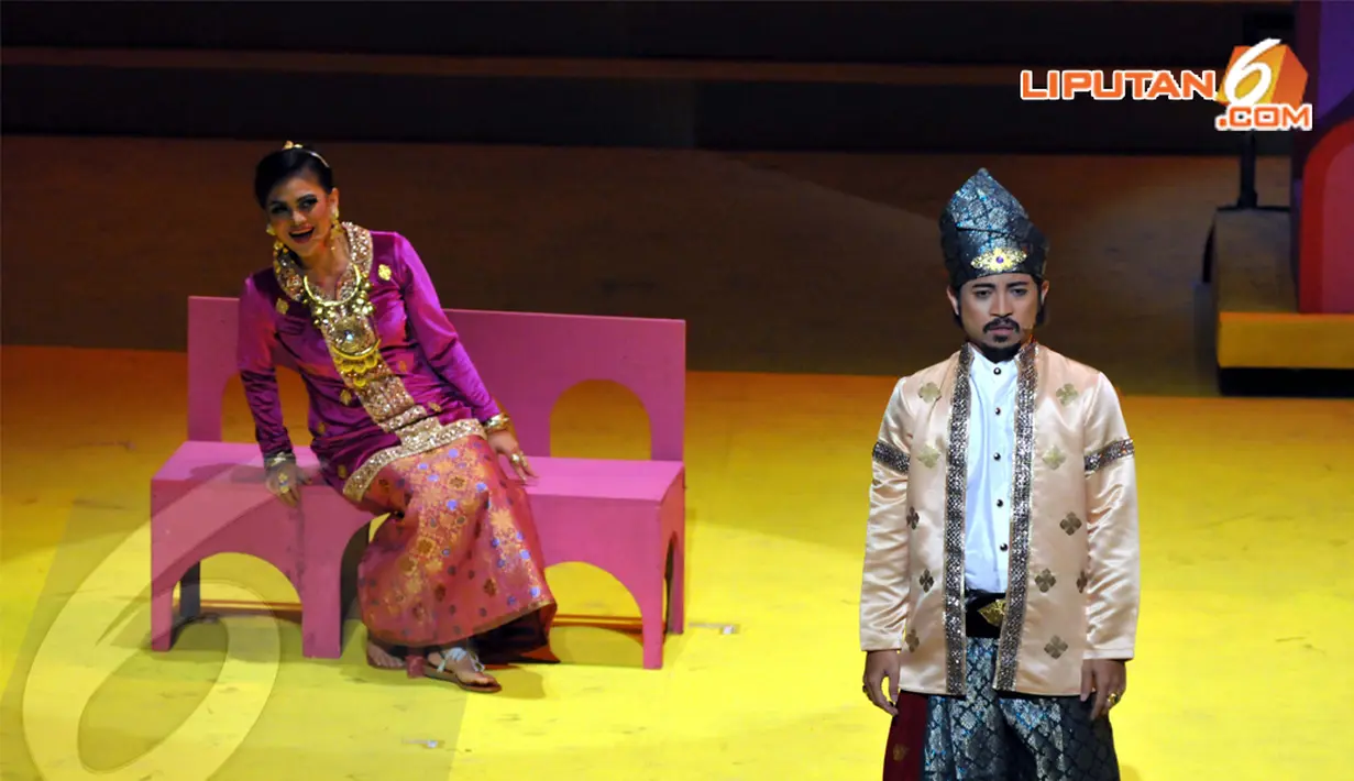 Denny Malik yang menyutradarai pementasan ini merasa bangga bisa mengangkat cerita yang berlatar belakang budaya Minang, Sumatera Barat (Liputan6.com/Panji Diksana).