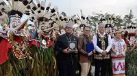 Untuk pertama kalinya sepanjang sejarah, 2.230 penari Hudoq di Kabupaten Mahakam Ulu menari bersama di acara Wonderful Indonesia.