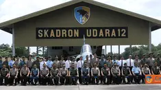 Citizen6, Pekanbaru: Usai acara rombongan Panglima TNI dan Kapolri berfoto sebelum kembali ke Jakarta. (Pengirim: Badarudin Bakri)