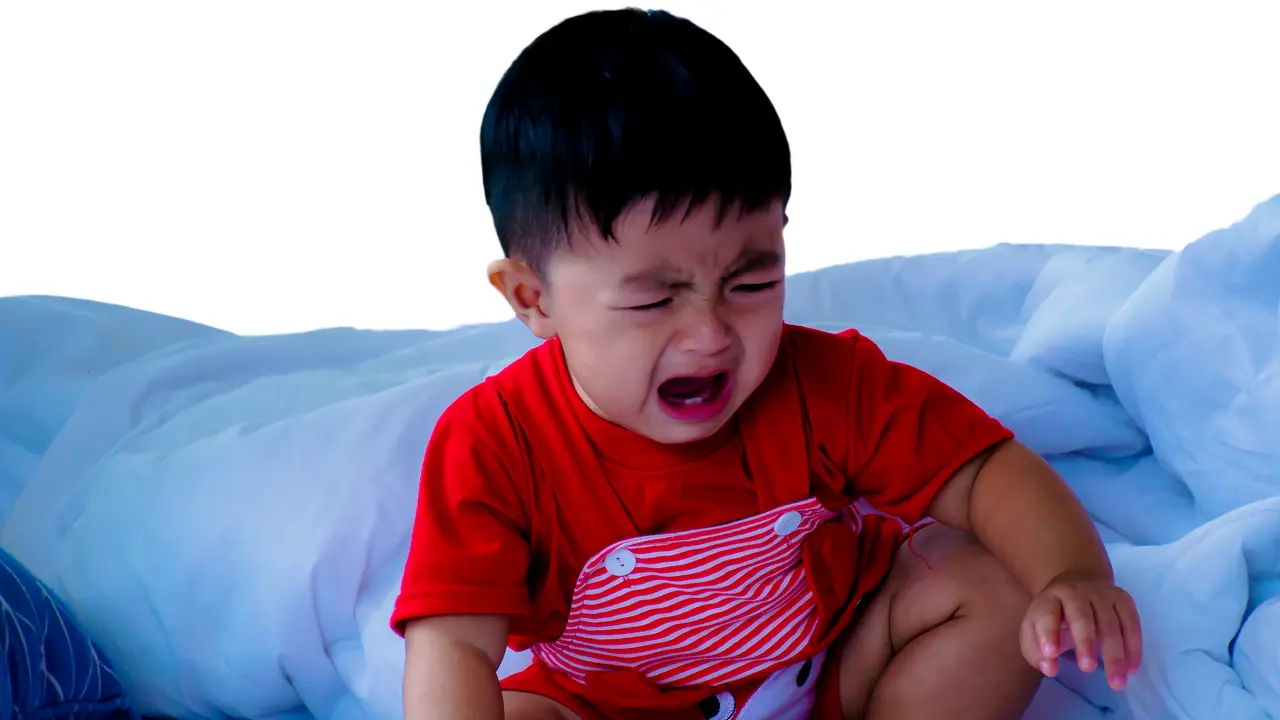 Anak Tips ampuh dalam menenangkan anak yang menangis histeris yang dapat dilakukan oleh orangtua.