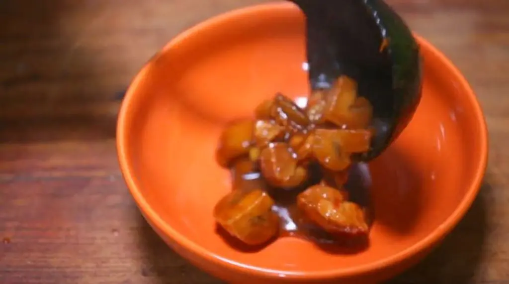 Resep Enak: Semur Ayam Saus Tiram dengan Jamur Kancing. (Foto: Vidio.com/@masaktv)