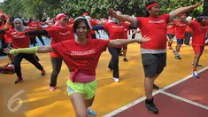 Coca-Cola Indonesia melalui gerakan INDONESIA SeGar kembali menggulirkan sebuah kampanye "Brrrgerak 30", Jakarta, Minggu (8/11/2015). Olahraga minimal 30 menit per hari sebagai langkah awal menuju hidup sehat dan bugar. (Liputan6.com/Gempur M Surya).