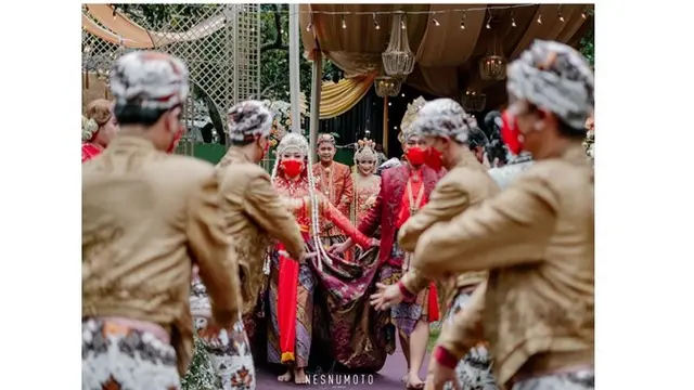 7 Potret Resepsi Kedua Pernikahan Syifa Adik Ayu Ting Ting, Usung Adat Sunda