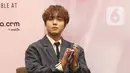 Penyanyi idola K-pop, Park Jihoon memberikan keterangan kepada awak media sebelum memulai konsernya di ICE BSD Hall 5, BSD, Tangerang Selatan, Sabtu (15/2/2020). Park Jihoon menemui penggemarnya di Indonesia dengan menggelar konser bertajuk “Park Jihoon FanCon Asia Tour”. (Liputan6.com/Angga Yuniar)