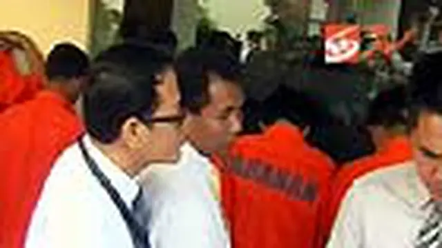 Polisi berhasi membekuk lima tersangka pengedar heroin dan ekstasi. Satu dari lima tersangka adalah residivis Penjara Nusakambangan.
