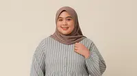 7 Rekomendasi Gamis Salur untuk Orang Gemuk, Lengkap dengan Tips Memilihnya agar Tampil Langsing