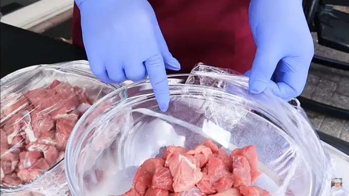 Bukan Nanas atau Daun Pepaya, 2 Bumbu Marinasi Ini Bisa Bikin Daging Sapi Jadi Empuk