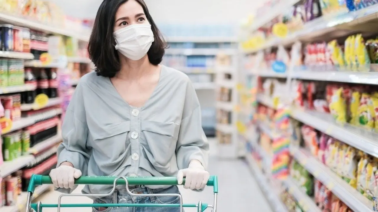Jangan Sampai Anak Tertular Dari Baju Ayahnya, Ikuti Aturan Berpakaian yang Tepat Selama Pandemi Virus Corona