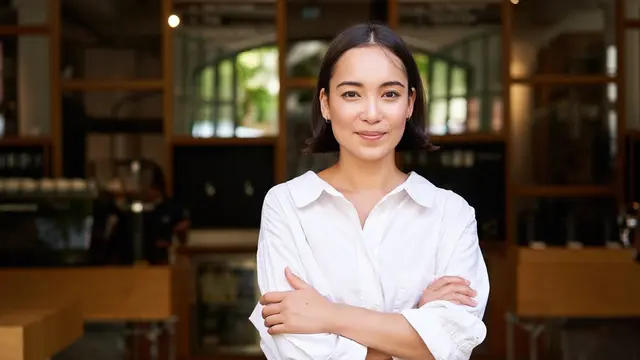 dewasa cantik bekerja