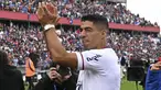 Luis Suarez akhirnya memilih berlabuh ke klub masa kecilnya, Nacional usai kontraknya di Atletico Madrid tak diperpanjang dan gagal mendapatkan klub peminat di Eropa. Pemain yang dijuluki El Pistolero tersebut tercatat bergabung dengan klub ini sejak masih di tim U-19. Ia kemudian promosi ke tim utama dan akhirnya pindah ke Eropa menuju Groningen, klub Liga Belanda. Setelah satu musim, ia kemudian merapat ke Ajax Amsterdan dan akhirnya menjajal klub-klub top Eropa seperti Liverpool, Barcelona, dan Atletico Madrid. (AFP/Pablo Porciuncula)