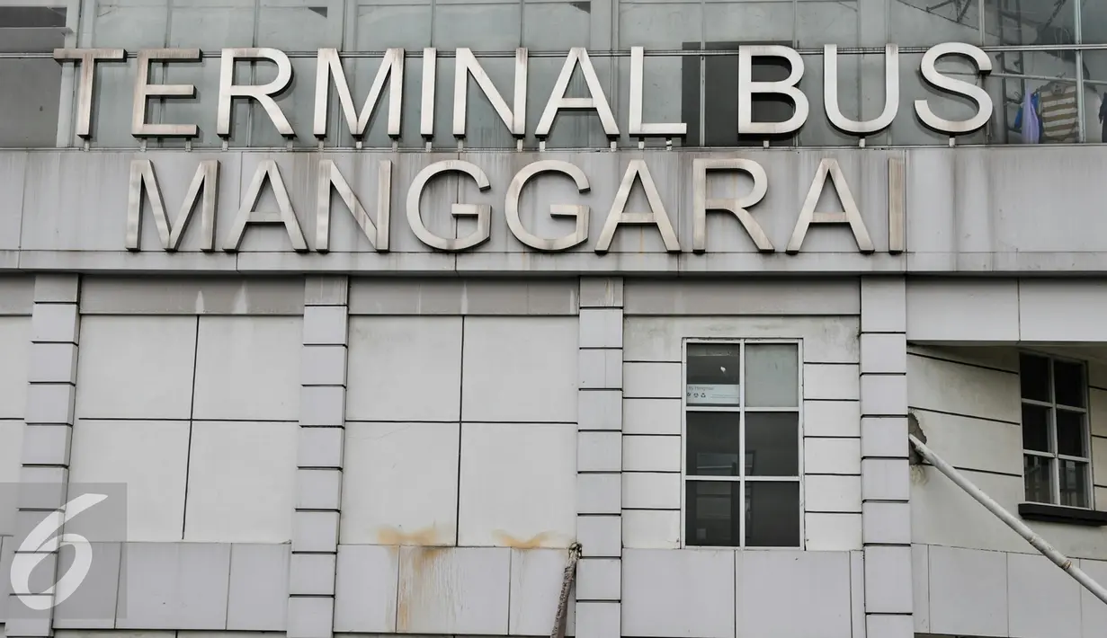 Pemprov DKI berencana menyerahkan pengelolaan halte dan terminal kepada pihak swasta, Jakarta, Jumat (15/4/2016). Salah satu terminal yang akan diserahkan ke swasta adalah Manggarai. (Liputan6.com/Yoppy Renato)