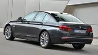BMW mengklaim Seri 5 menjadi sedan premium paling irit di kelasnya. BMW menunjuk BMW 520d Luxury terbaru sebagai jagoannya