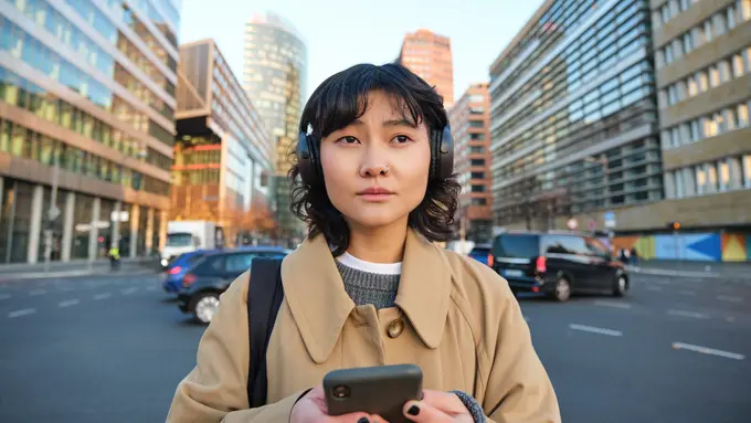 wanita juni kesepian