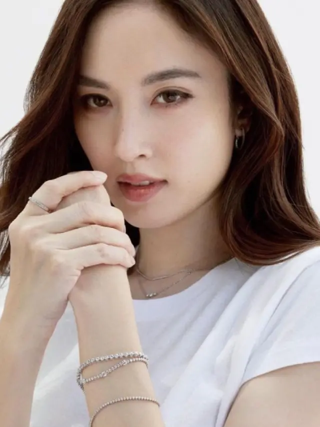 Transgender Cantik dari Thailand, Nong Poy, Berhasil Membuat Banyak Wanita Iri. Sebab, Nong Poy Dinilai Memiliki Wajah Cantik dan Lemah Lembut bak Wanita Tulen Padahal Dulunya Seorang Laki-Laki.