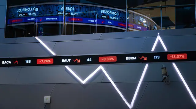 IHSG Anjlok Terdalam Sejak Krisis 1998, Jual Saham atau Bertahan?