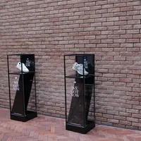 Koleksi sepatu New Balance Made in UK serta tampilan lini model terkini disambut meriah dengan pameran serta instalasi menarik di Shophaus Mahakam (Foto: New Balance Indonesia)