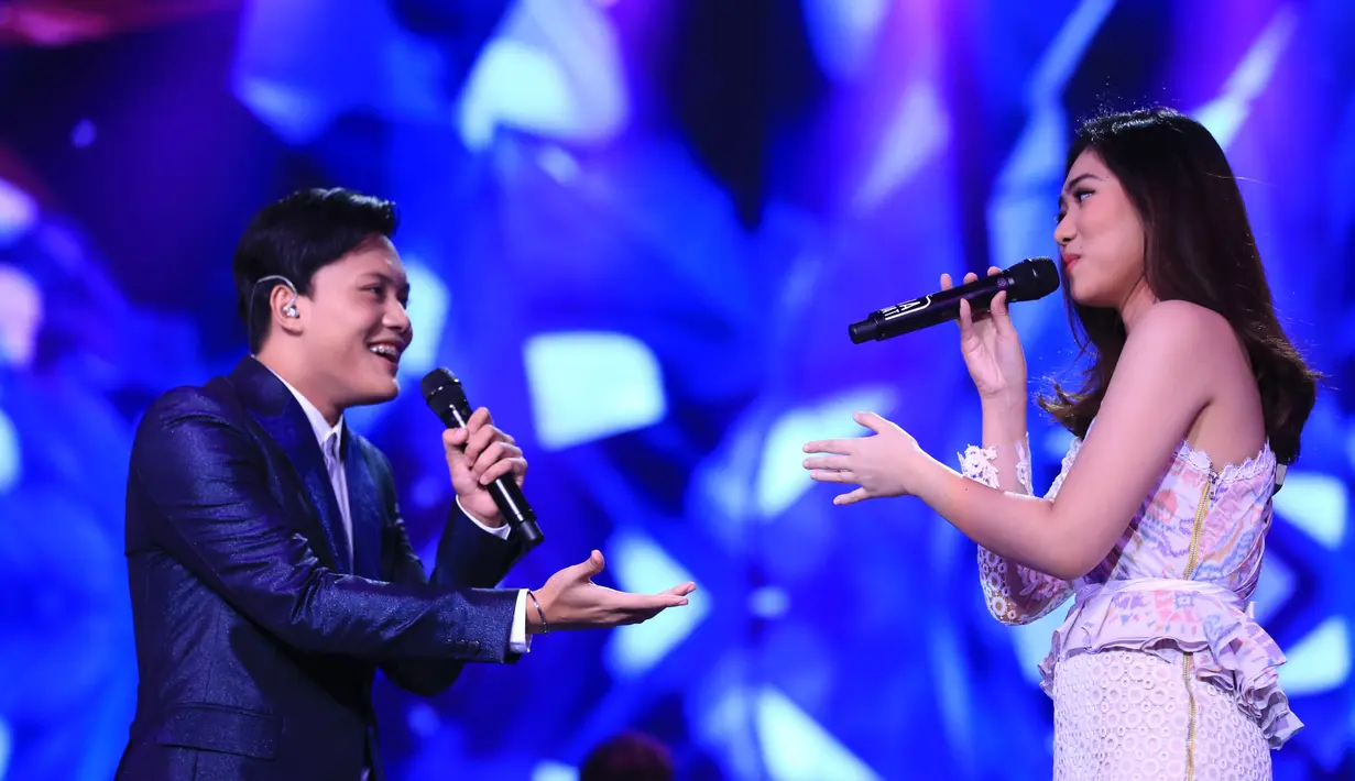 Sedangkan bagi Isyana, ini merupakan penampilan perdananya. Beberapa waktu lalu, Isyana baru saja operasi menghilangkan minus di matanya. (Adrian Putra/Bintang.com)