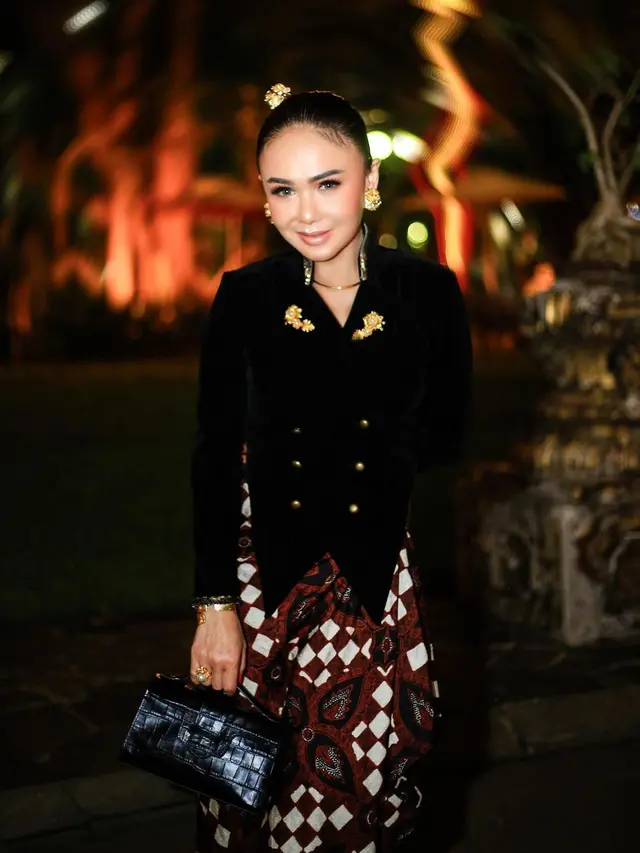 8 Potret Artis Kenakan Kebaya Janggan Hitam, dari Dian Sastrowardoyo, Amanda Manopo, hingga Raline Shah