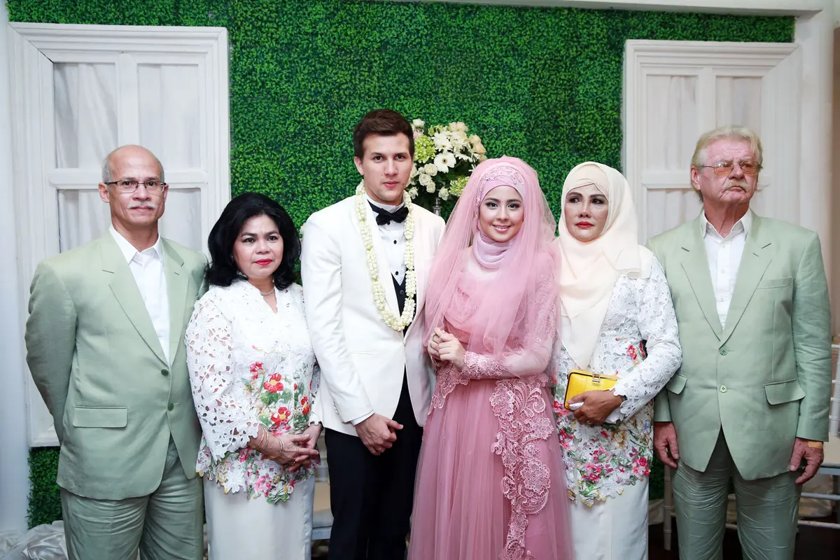 Stuart Collin dan Risty Tagor